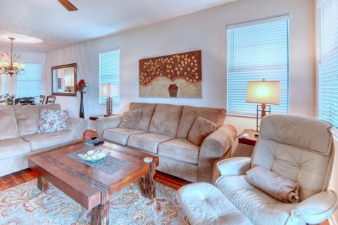 House in Kissimmee, Florida 2 bedrooms, 129.88 sq.m. № 1884965 - photo 17