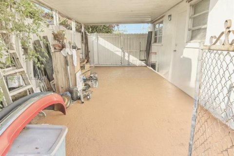 Villa ou maison à vendre à Hialeah, Floride: 3 chambres, 68.28 m2 № 1987305 - photo 14