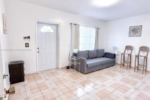 Villa ou maison à vendre à Hialeah, Floride: 3 chambres, 68.28 m2 № 1987305 - photo 4
