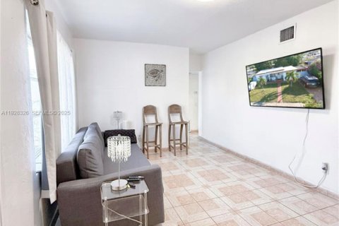 Villa ou maison à vendre à Hialeah, Floride: 3 chambres, 68.28 m2 № 1987305 - photo 5