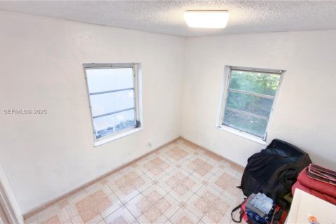 Villa ou maison à vendre à Hialeah, Floride: 3 chambres, 68.28 m2 № 1987305 - photo 8