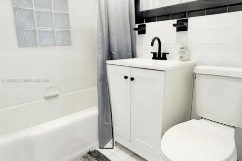 Villa ou maison à vendre à Hialeah, Floride: 3 chambres, 68.28 m2 № 1987305 - photo 11