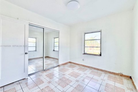 Villa ou maison à vendre à Hialeah, Floride: 3 chambres, 68.28 m2 № 1987305 - photo 7