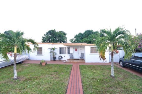 Villa ou maison à vendre à Hialeah, Floride: 3 chambres, 68.28 m2 № 1987305 - photo 2