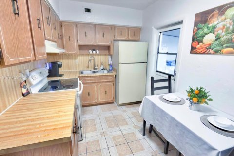 Villa ou maison à vendre à Hialeah, Floride: 3 chambres, 68.28 m2 № 1987305 - photo 6