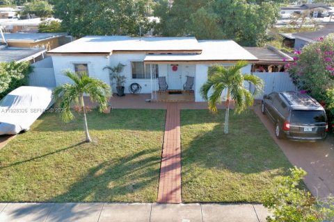 Villa ou maison à vendre à Hialeah, Floride: 3 chambres, 68.28 m2 № 1987305 - photo 1