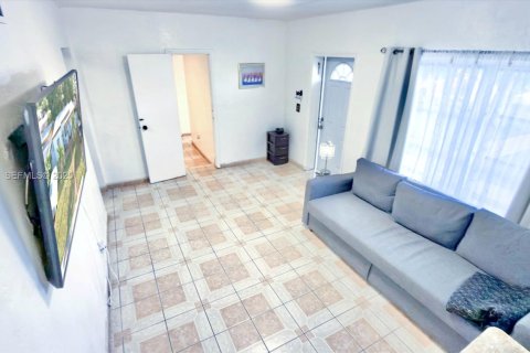 Villa ou maison à vendre à Hialeah, Floride: 3 chambres, 68.28 m2 № 1987305 - photo 3