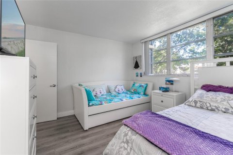 Condo in Pembroke Pines, Florida, 2 bedrooms  № 2258153 - photo 6