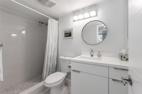 Condo in Pembroke Pines, Florida, 2 bedrooms  № 2258153 - photo 7