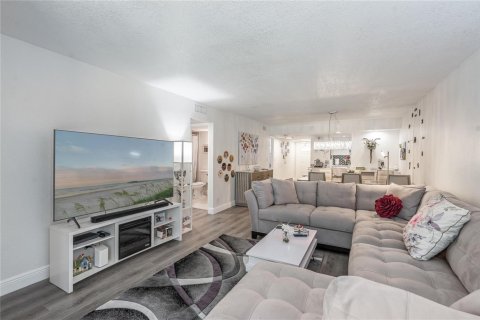 Condo in Pembroke Pines, Florida, 2 bedrooms № 2258153