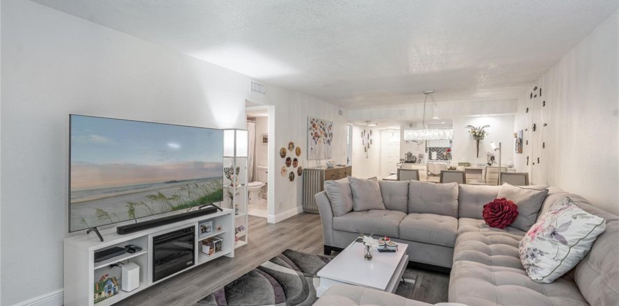 Condo in Pembroke Pines, Florida, 2 bedrooms  № 2258153