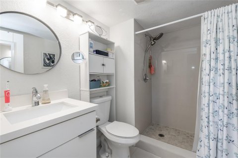 Condo in Pembroke Pines, Florida, 2 bedrooms  № 2258153 - photo 5