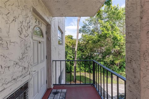 Condo in Pembroke Pines, Florida, 2 bedrooms  № 2258153 - photo 19