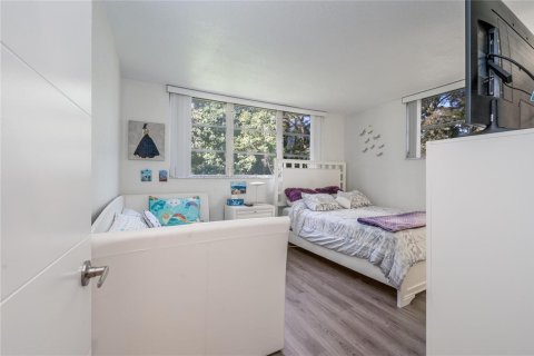 Condo in Pembroke Pines, Florida, 2 bedrooms  № 2258153 - photo 14