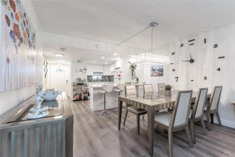 Condo in Pembroke Pines, Florida, 2 bedrooms  № 2258153 - photo 2