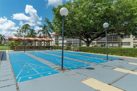 Condo in Pembroke Pines, Florida, 2 bedrooms  № 2258153 - photo 26