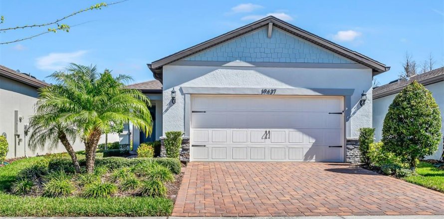 House in Land O' Lakes, Florida 2 bedrooms, 137.5 sq.m. № 1574655