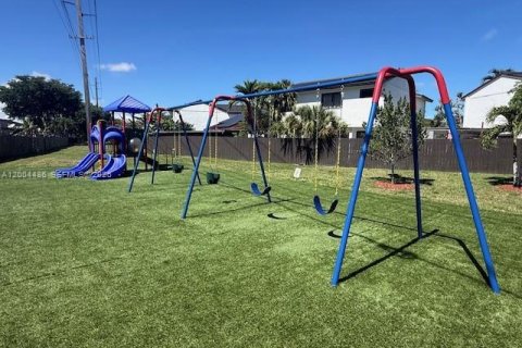 Купить таунхаус в Майами, Флорида 2 спальни, 101.73м2, № 2068574 - фото 7