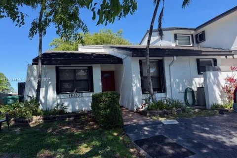 Adosado en Miami, Florida 2 dormitorios, 101.73 m2 № 2068574