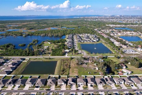 Townhouse in Sun City Center, Florida 3 bedrooms, 158.03 sq.m. № 1817376 - photo 1