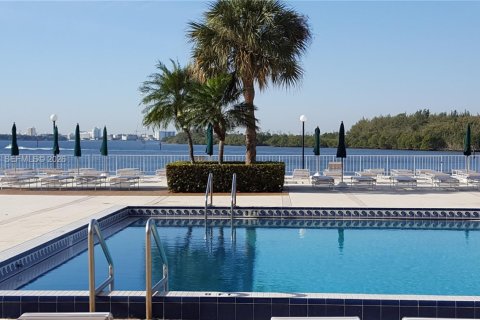 Купить кондоминиум в Санни-Айлс-Бич, Флорида 2 спальни, 125.42м2, № 2050482 - фото 18