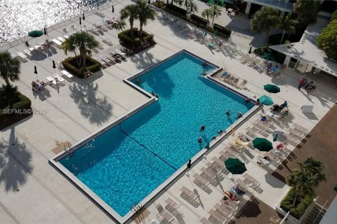 Купить кондоминиум в Санни-Айлс-Бич, Флорида 2 спальни, 125.42м2, № 2050482 - фото 17