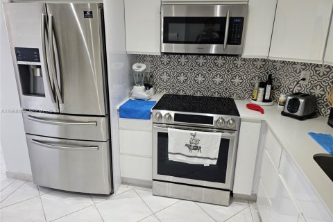 Купить кондоминиум в Санни-Айлс-Бич, Флорида 2 спальни, 125.42м2, № 2050482 - фото 5