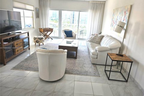 Купить кондоминиум в Санни-Айлс-Бич, Флорида 2 спальни, 125.42м2, № 2050482 - фото 3