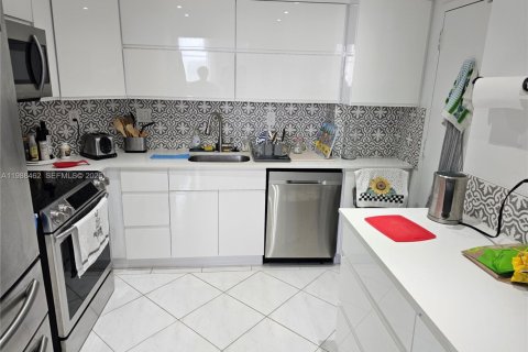 Купить кондоминиум в Санни-Айлс-Бич, Флорида 2 спальни, 125.42м2, № 2050482 - фото 4