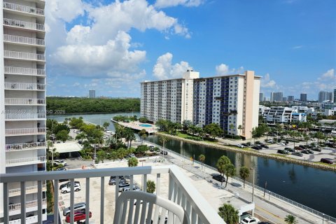 Купить кондоминиум в Санни-Айлс-Бич, Флорида 2 спальни, 125.42м2, № 2050482 - фото 15