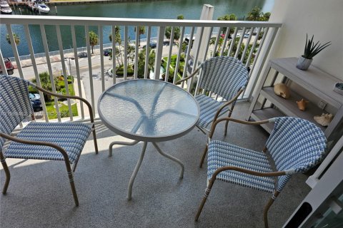 Купить кондоминиум в Санни-Айлс-Бич, Флорида 2 спальни, 125.42м2, № 2050482 - фото 13