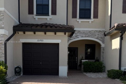Touwnhouse à vendre à Miami, Floride: 3 chambres, 123.65 m2 № 1955684 - photo 1