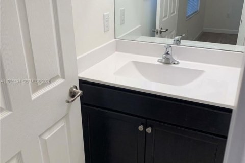 Купить таунхаус в Хомстед, Флорида 3 спальни, 141.58м2, № 2048378 - фото 8