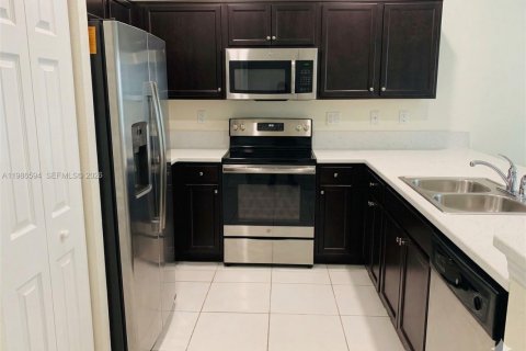 Купить таунхаус в Хомстед, Флорида 3 спальни, 141.58м2, № 2048378 - фото 7