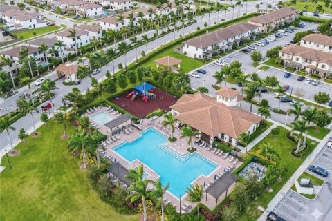 Купить таунхаус в Хомстед, Флорида 3 спальни, 141.58м2, № 2048378 - фото 2