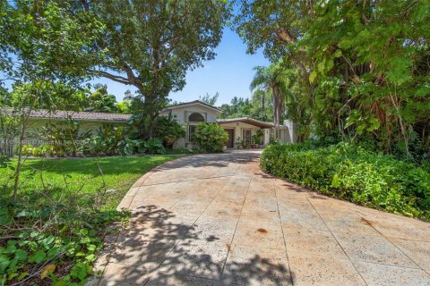 House in South Miami, Florida 4 bedrooms, 274.99 sq.m. № 2012410