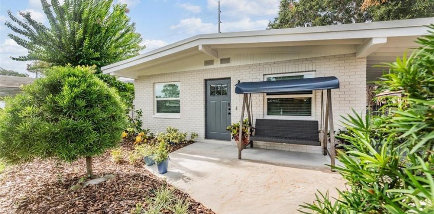 House in Tampa, Florida 3 bedrooms, 88.26 sq.m. № 1835083