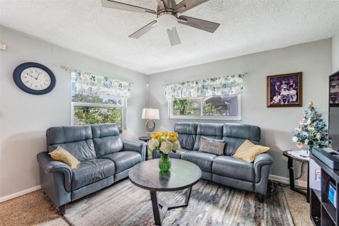 House in Tampa, Florida 3 bedrooms, 88.26 sq.m. № 1835083 - photo 4