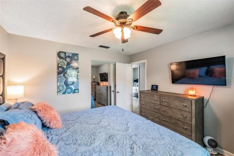 House in Tampa, Florida 3 bedrooms, 88.26 sq.m. № 1835083 - photo 12