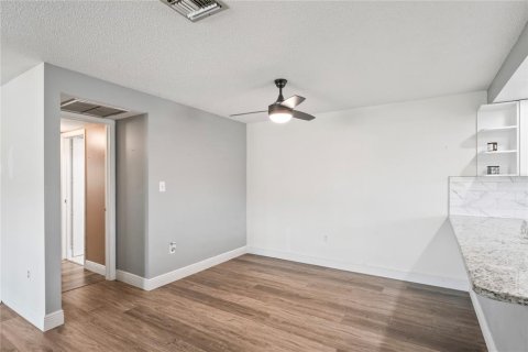 Condo in New Port Richey, Florida, 2 bedrooms  № 1747521 - photo 14