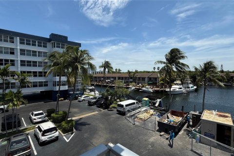 Condo in North Miami Beach, Florida, 2 bedrooms  № 1945277 - photo 15
