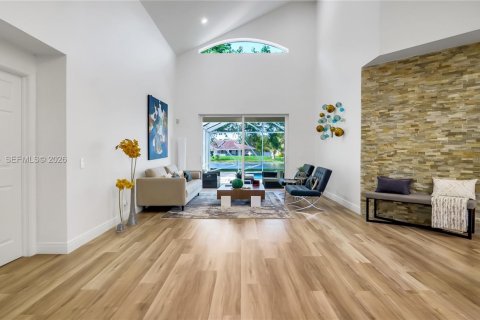 House in Weston, Florida 5 bedrooms, 255.3 sq.m. № 2036189 - photo 7