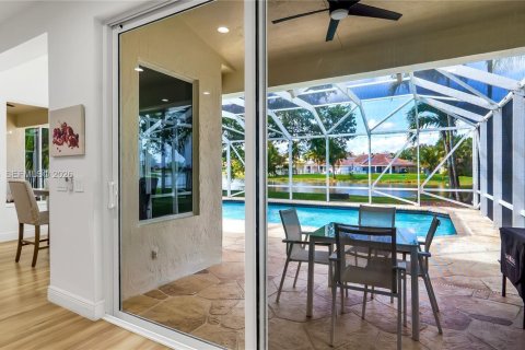 House in Weston, Florida 5 bedrooms, 255.3 sq.m. № 2036189 - photo 22