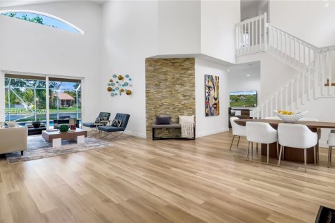 House in Weston, Florida 5 bedrooms, 255.3 sq.m. № 2036189 - photo 4