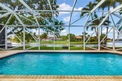 House in Weston, Florida 5 bedrooms, 255.3 sq.m. № 2036189 - photo 3