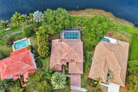 House in Weston, Florida 5 bedrooms, 255.3 sq.m. № 2036189 - photo 2