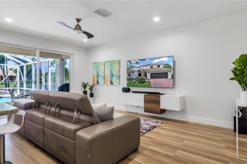 House in Weston, Florida 5 bedrooms, 255.3 sq.m. № 2036189 - photo 14