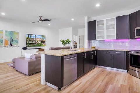 House in Weston, Florida 5 bedrooms, 255.3 sq.m. № 2036189 - photo 20