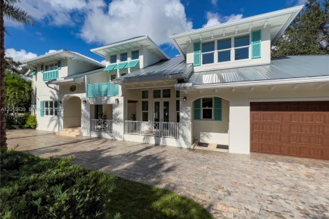 House in Stuart, Florida 6 bedrooms, 304.16 sq.m. № 2180715