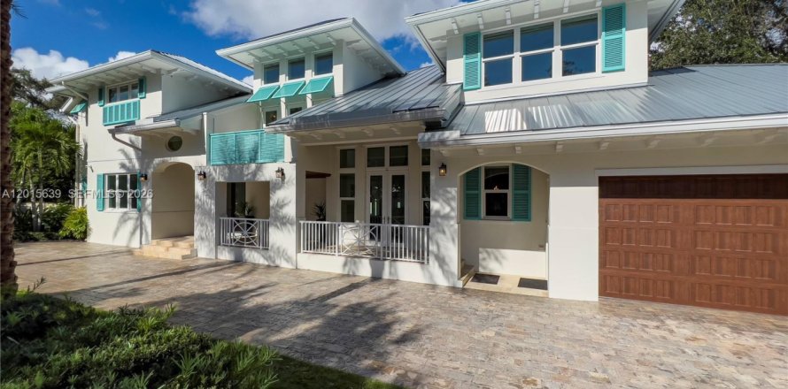 House in Stuart, Florida 6 bedrooms, 304.16 sq.m. № 2180715